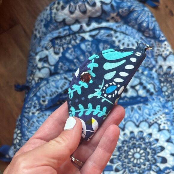 Vera Bradley Blue and White Floral Backpack - Picture 4 of 12